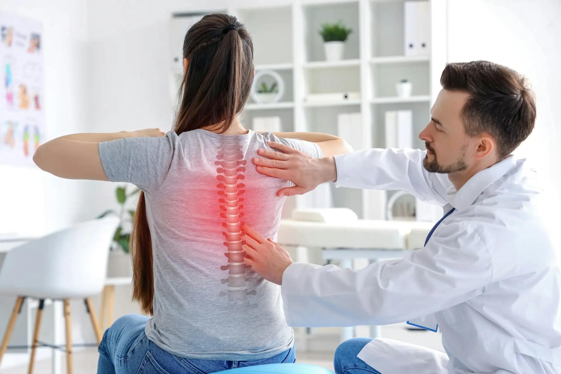 Chiropractor in Southwest Las Vegas helping patient with back pain and neck pain after car accident rehab